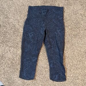 Women's High-Waisted Navy Floral Capri Leggings